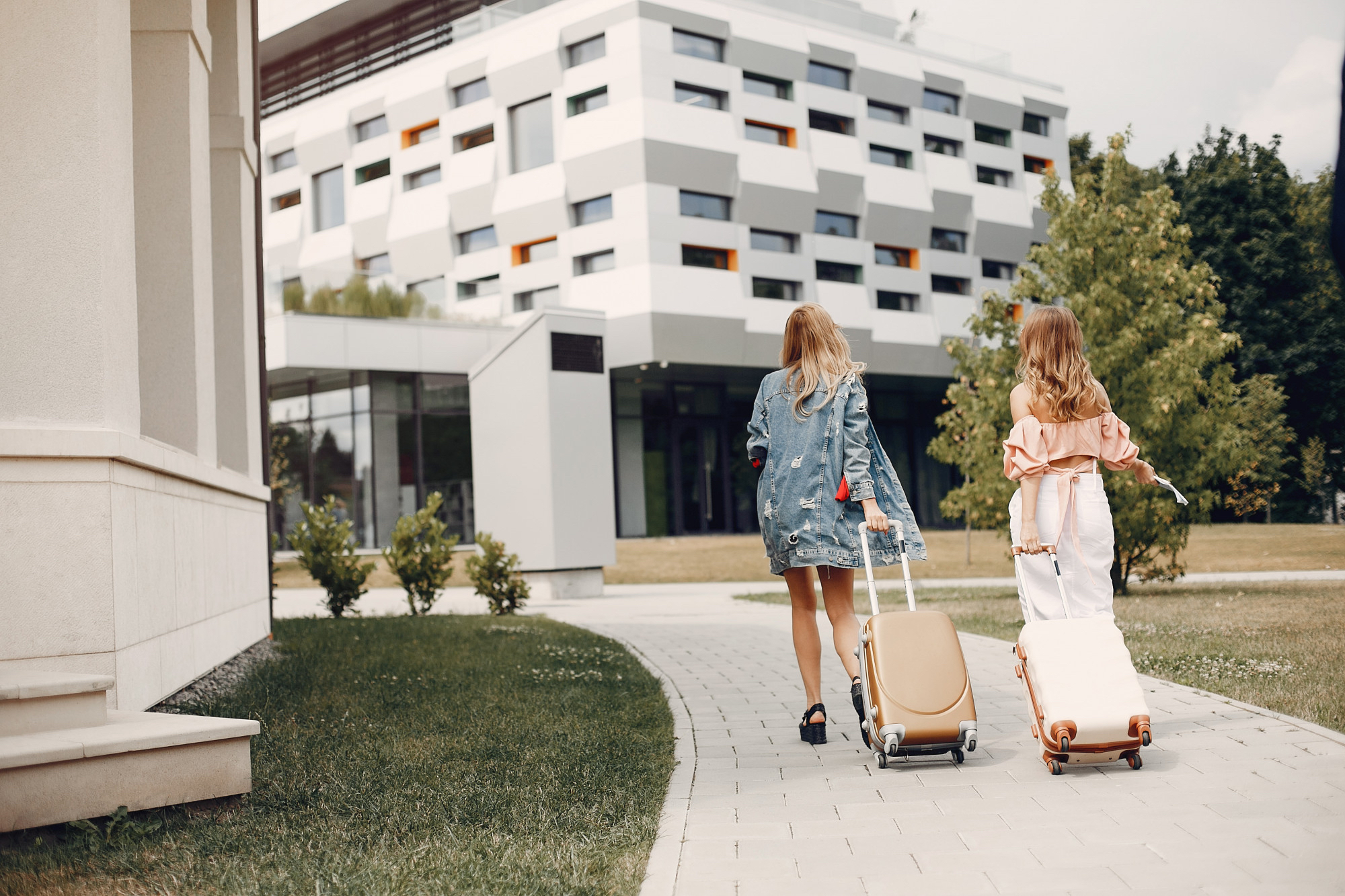 Constitucional avala decreto ley limita vivienda turistica Cataluna
